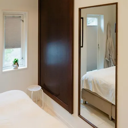 Modern On Rock At Prázdninový dům Kjerringvik