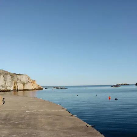 Дом отдыха Modern On Rock At *