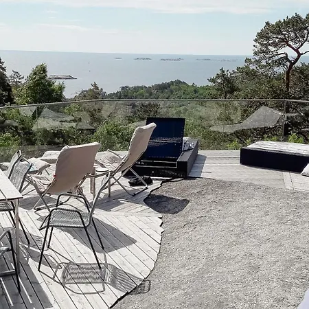 Modern On Rock At Prázdninový dům Kjerringvik